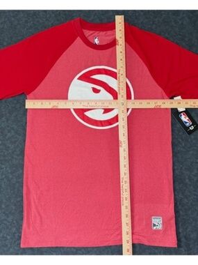 NWT NBA Atlanta Hawks Short Sleeve Shirt Size Small